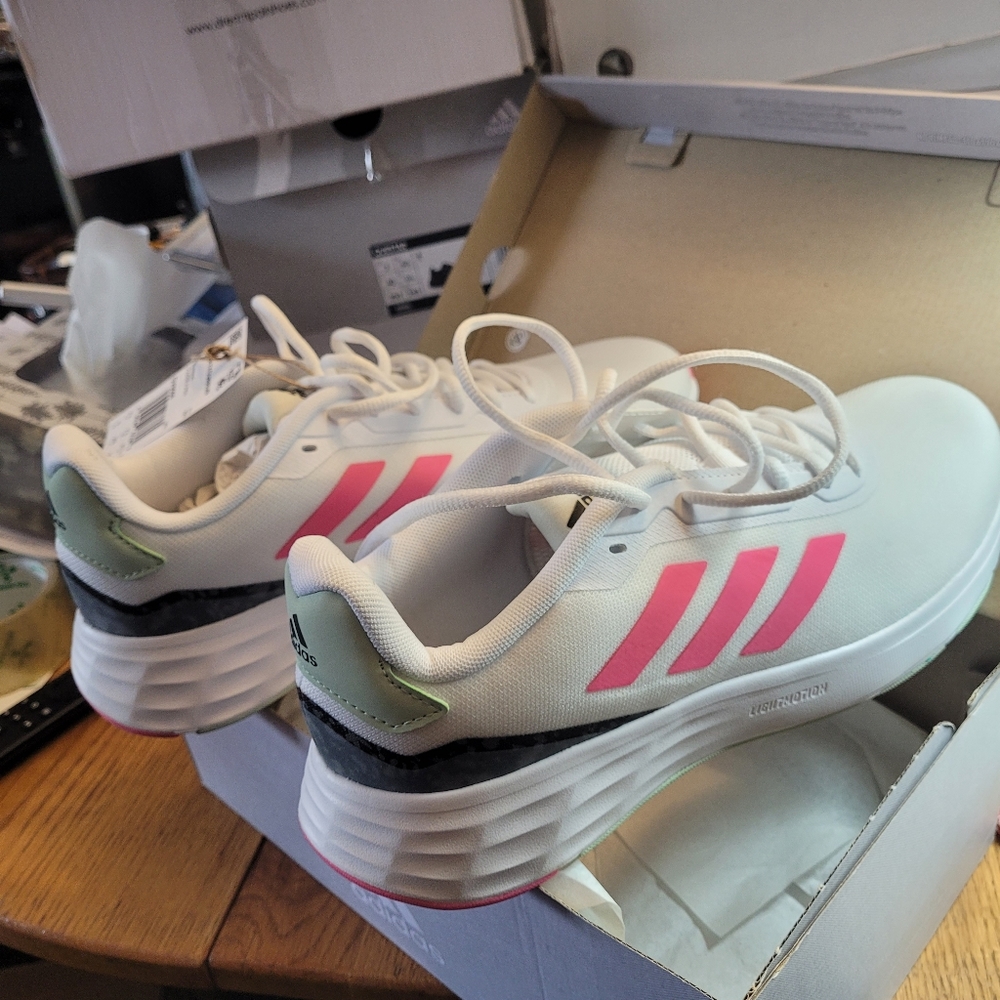 Ladies Adidas Sneaker - Picture 7 of 10